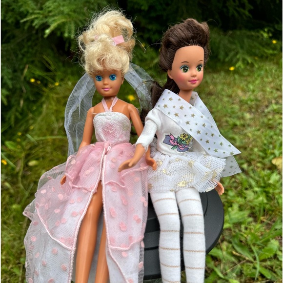 Vintage Barbie Skipper Dolls - Picture 2 of 16